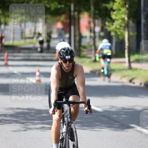 10.08.2025 - GEWOBA Citytriathlon Bremen Yannick Fuchs http://msf.ph/oto/8550753 10.08.2025 14:15:16 Radfahren 15, 45, 54, 55, 76, 88, 97, 108, 133, 146, 151 meine-sportfotos.de