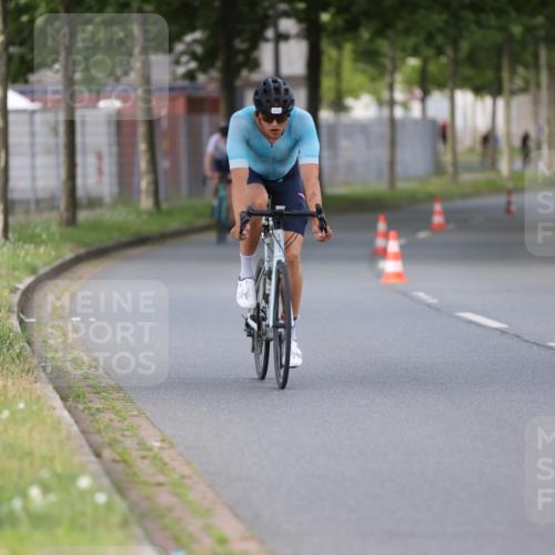 10.08.2025 - GEWOBA Citytriathlon Bremen Yannick Fuchs http://msf.ph/oto/8550754 10.08.2025 12:26:14 Radfahren 608, 611, 661, 730, 786, 808, 842, 865, 871, 911 meine-sportfotos.de