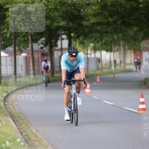10.08.2025 - GEWOBA Citytriathlon Bremen Yannick Fuchs http://msf.ph/oto/8550758 10.08.2025 12:26:14 Radfahren 608, 611, 661, 730, 786, 808, 842, 865, 871, 911 meine-sportfotos.de