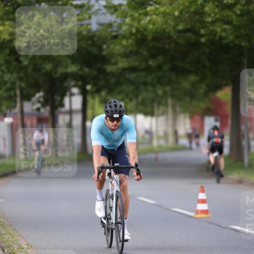 10.08.2025 - GEWOBA Citytriathlon Bremen Yannick Fuchs http://msf.ph/oto/8550762 10.08.2025 12:26:15 Radfahren 608, 611, 661, 786, 808, 842, 865, 871, 911 meine-sportfotos.de