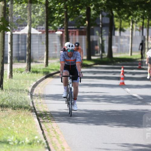 10.08.2025 - GEWOBA Citytriathlon Bremen Yannick Fuchs http://msf.ph/oto/8550763 10.08.2025 14:15:19 Radfahren 15, 45, 54, 55, 76, 88, 97, 108, 123, 133, 146 meine-sportfotos.de