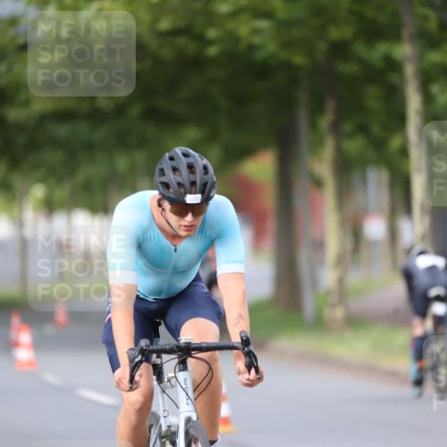 10.08.2025 - GEWOBA Citytriathlon Bremen Yannick Fuchs http://msf.ph/oto/8550764 10.08.2025 12:26:15 Radfahren 608, 611, 661, 786, 808, 842, 865, 871, 911 meine-sportfotos.de