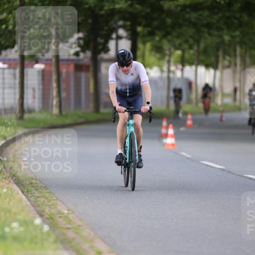 10.08.2025 - GEWOBA Citytriathlon Bremen Yannick Fuchs http://msf.ph/oto/8550765 10.08.2025 12:26:18 Radfahren 608, 611, 628, 661, 731, 786, 808, 842, 871, 911 meine-sportfotos.de