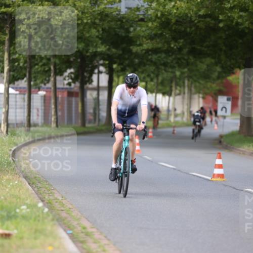 10.08.2025 - GEWOBA Citytriathlon Bremen Yannick Fuchs http://msf.ph/oto/8550770 10.08.2025 12:26:19 Radfahren 608, 611, 628, 661, 731, 786, 808, 842, 911 meine-sportfotos.de