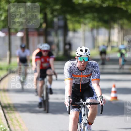 10.08.2025 - GEWOBA Citytriathlon Bremen Yannick Fuchs http://msf.ph/oto/8550776 10.08.2025 14:15:20 Radfahren 15, 45, 54, 55, 76, 88, 97, 108, 123, 146 meine-sportfotos.de