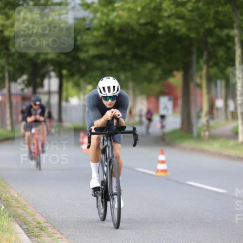 10.08.2025 - GEWOBA Citytriathlon Bremen Yannick Fuchs http://msf.ph/oto/8550779 10.08.2025 12:26:26 Radfahren 574, 608, 628, 668, 731, 808, 837, 903, 930, 972 meine-sportfotos.de