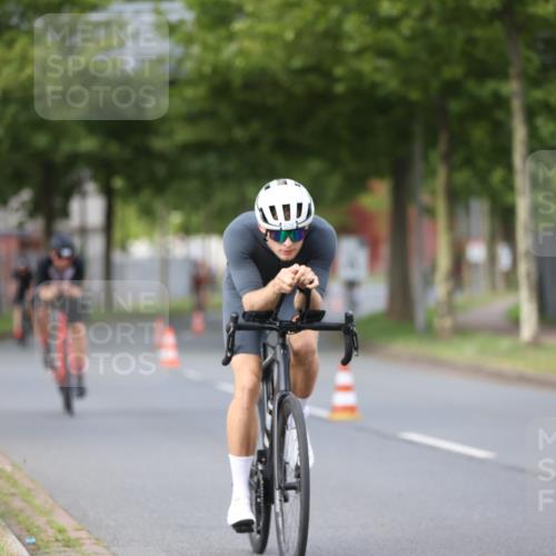 10.08.2025 - GEWOBA Citytriathlon Bremen Yannick Fuchs http://msf.ph/oto/8550781 10.08.2025 12:26:26 Radfahren 574, 608, 628, 668, 731, 808, 837, 903, 930, 972 meine-sportfotos.de