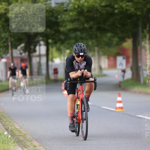 10.08.2025 - GEWOBA Citytriathlon Bremen Yannick Fuchs http://msf.ph/oto/8550788 10.08.2025 12:26:27 Radfahren 574, 608, 628, 668, 731, 808, 837, 903, 930, 972 meine-sportfotos.de