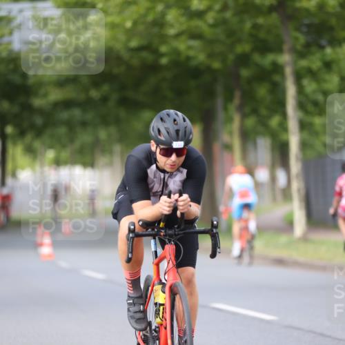 10.08.2025 - GEWOBA Citytriathlon Bremen Yannick Fuchs http://msf.ph/oto/8550789 10.08.2025 12:26:28 Radfahren 574, 608, 628, 668, 731, 808, 837, 903, 930, 972 meine-sportfotos.de