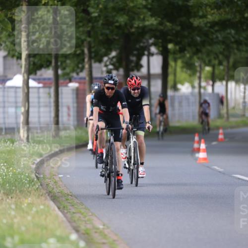 10.08.2025 - GEWOBA Citytriathlon Bremen Yannick Fuchs http://msf.ph/oto/8550796 10.08.2025 12:26:30 Radfahren 574, 628, 668, 731, 808, 837, 903, 930, 972 meine-sportfotos.de