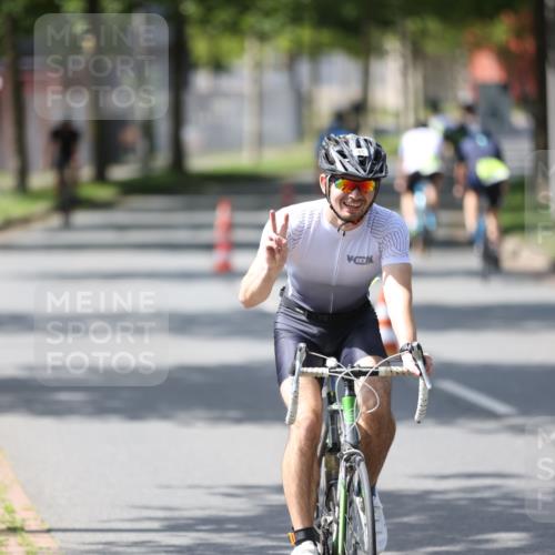 10.08.2025 - GEWOBA Citytriathlon Bremen Yannick Fuchs http://msf.ph/oto/8550797 10.08.2025 14:15:23 Radfahren 15, 45, 54, 55, 76, 88, 97, 108, 123 meine-sportfotos.de