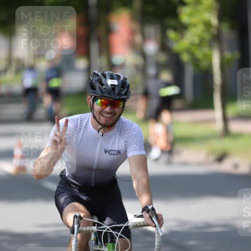 10.08.2025 - GEWOBA Citytriathlon Bremen Yannick Fuchs http://msf.ph/oto/8550803 10.08.2025 14:15:24 Radfahren 15, 45, 54, 55, 76, 88, 97, 108, 123 meine-sportfotos.de