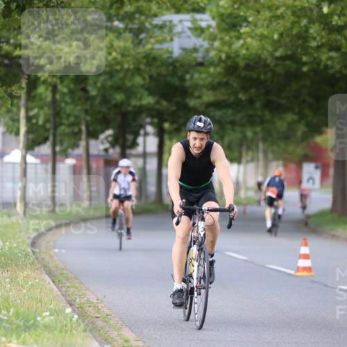 10.08.2025 - GEWOBA Citytriathlon Bremen Yannick Fuchs http://msf.ph/oto/8550827 10.08.2025 12:26:36 Radfahren 574, 628, 668, 710, 731, 837, 903, 930, 939, 946, 972 meine-sportfotos.de