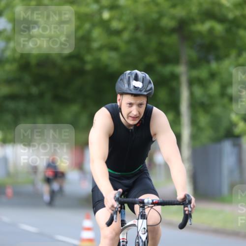 10.08.2025 - GEWOBA Citytriathlon Bremen Yannick Fuchs http://msf.ph/oto/8550831 10.08.2025 12:26:36 Radfahren 574, 628, 668, 710, 731, 837, 903, 930, 939, 946, 972 meine-sportfotos.de