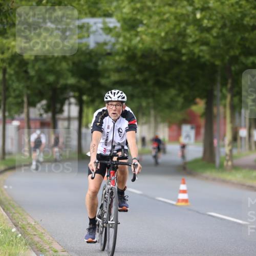 10.08.2025 - GEWOBA Citytriathlon Bremen Yannick Fuchs http://msf.ph/oto/8550841 10.08.2025 12:26:38 Radfahren 574, 628, 644, 668, 710, 731, 837, 846, 889, 903, 930, 939, 946, 972 meine-sportfotos.de