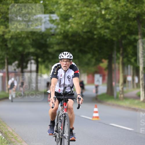 10.08.2025 - GEWOBA Citytriathlon Bremen Yannick Fuchs http://msf.ph/oto/8550842 10.08.2025 12:26:39 Radfahren 574, 628, 644, 668, 710, 731, 837, 846, 889, 903, 930, 939, 946, 972 meine-sportfotos.de