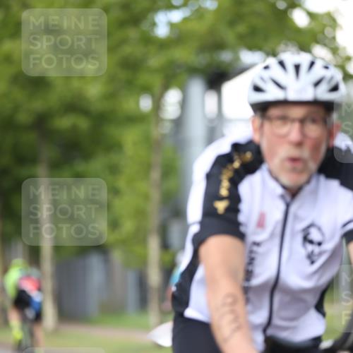 10.08.2025 - GEWOBA Citytriathlon Bremen Yannick Fuchs http://msf.ph/oto/8550851 10.08.2025 12:26:40 Radfahren 574, 628, 644, 668, 710, 731, 837, 846, 889, 903, 930, 939, 946, 972 meine-sportfotos.de