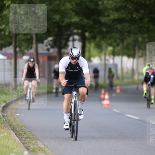 10.08.2025 - GEWOBA Citytriathlon Bremen Yannick Fuchs http://msf.ph/oto/8550854 10.08.2025 12:26:41 Radfahren 574, 628, 644, 668, 710, 731, 837, 846, 889, 903, 930, 939, 946, 972 meine-sportfotos.de