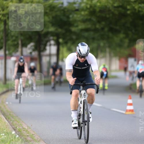 10.08.2025 - GEWOBA Citytriathlon Bremen Yannick Fuchs http://msf.ph/oto/8550857 10.08.2025 12:26:42 Radfahren 574, 644, 668, 710, 837, 846, 889, 903, 930, 939, 946, 972 meine-sportfotos.de