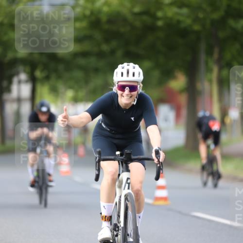 10.08.2025 - GEWOBA Citytriathlon Bremen Yannick Fuchs http://msf.ph/oto/8550879 10.08.2025 12:26:47 Radfahren 574, 644, 668, 703, 710, 846, 889, 903, 928, 939, 946, 948 meine-sportfotos.de