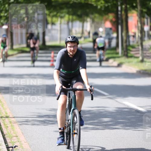 10.08.2025 - GEWOBA Citytriathlon Bremen Yannick Fuchs http://msf.ph/oto/8550883 10.08.2025 14:15:43 Radfahren 72, 74, 98, 118, 123, 187, 271 meine-sportfotos.de
