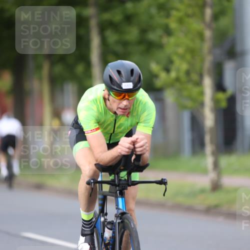 10.08.2025 - GEWOBA Citytriathlon Bremen Yannick Fuchs http://msf.ph/oto/8550886 10.08.2025 12:26:49 Radfahren 644, 668, 703, 710, 846, 889, 903, 928, 939, 946, 948 meine-sportfotos.de