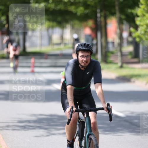 10.08.2025 - GEWOBA Citytriathlon Bremen Yannick Fuchs http://msf.ph/oto/8550887 10.08.2025 14:15:43 Radfahren 72, 74, 98, 118, 123, 187, 271 meine-sportfotos.de