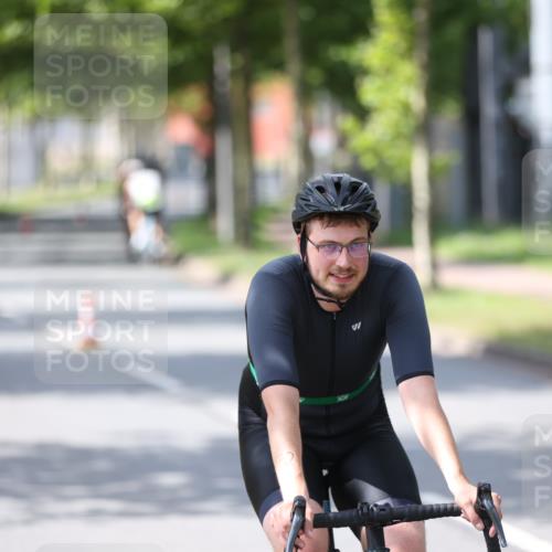 10.08.2025 - GEWOBA Citytriathlon Bremen Yannick Fuchs http://msf.ph/oto/8550891 10.08.2025 14:15:44 Radfahren 72, 74, 98, 118, 187, 271 meine-sportfotos.de