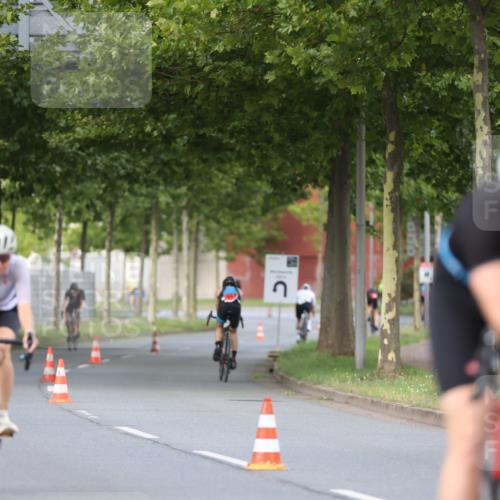 10.08.2025 - GEWOBA Citytriathlon Bremen Yannick Fuchs http://msf.ph/oto/8550898 10.08.2025 12:26:55 Radfahren 644, 703, 710, 727, 846, 889, 928, 939, 946, 948, 1003 meine-sportfotos.de