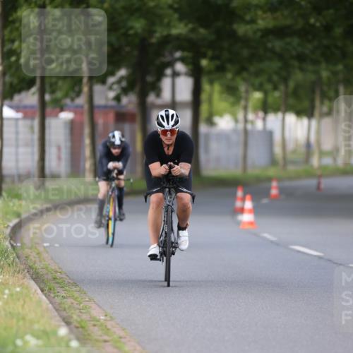 10.08.2025 - GEWOBA Citytriathlon Bremen Yannick Fuchs http://msf.ph/oto/8550910 10.08.2025 12:26:57 Radfahren 644, 703, 710, 727, 846, 889, 928, 939, 946, 948, 1003 meine-sportfotos.de