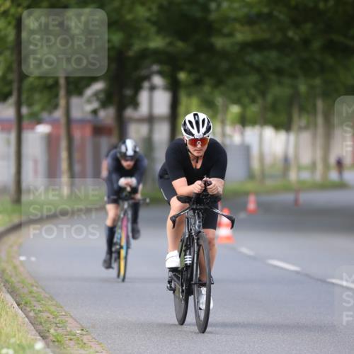 10.08.2025 - GEWOBA Citytriathlon Bremen Yannick Fuchs http://msf.ph/oto/8550914 10.08.2025 12:26:57 Radfahren 644, 703, 710, 727, 846, 889, 928, 939, 946, 948, 1003 meine-sportfotos.de