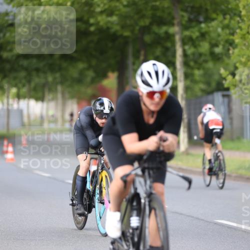 10.08.2025 - GEWOBA Citytriathlon Bremen Yannick Fuchs http://msf.ph/oto/8550918 10.08.2025 12:26:59 Radfahren 607, 644, 703, 727, 846, 889, 928, 946, 948, 1003 meine-sportfotos.de