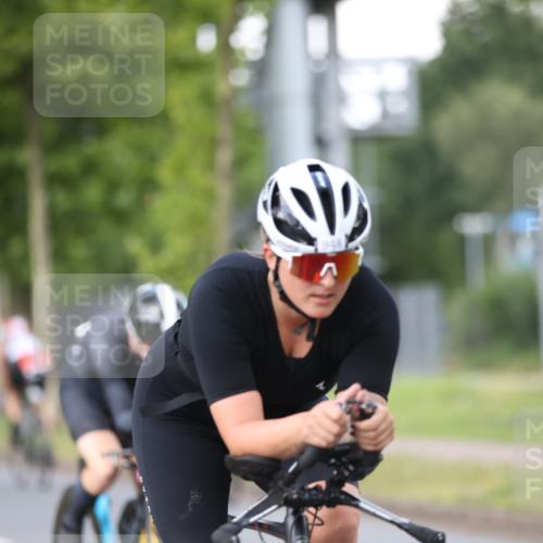 10.08.2025 - GEWOBA Citytriathlon Bremen Yannick Fuchs http://msf.ph/oto/8550921 10.08.2025 12:26:59 Radfahren 607, 644, 703, 727, 846, 889, 928, 946, 948, 1003 meine-sportfotos.de