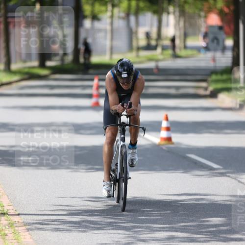 10.08.2025 - GEWOBA Citytriathlon Bremen Yannick Fuchs http://msf.ph/oto/8550940 10.08.2025 14:15:53 Radfahren 43, 46, 72, 74, 92, 98, 129, 187, 271 meine-sportfotos.de