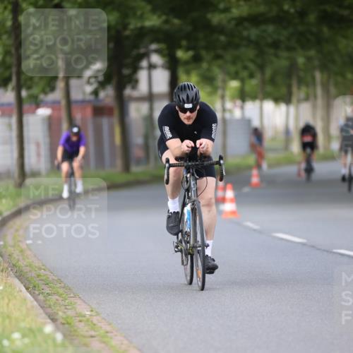 10.08.2025 - GEWOBA Citytriathlon Bremen Yannick Fuchs http://msf.ph/oto/8550943 10.08.2025 12:27:10 Radfahren 607, 633, 703, 727, 918, 962, 1003 meine-sportfotos.de