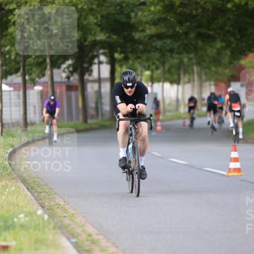 10.08.2025 - GEWOBA Citytriathlon Bremen Yannick Fuchs http://msf.ph/oto/8550944 10.08.2025 12:27:10 Radfahren 607, 633, 703, 727, 918, 962, 1003 meine-sportfotos.de