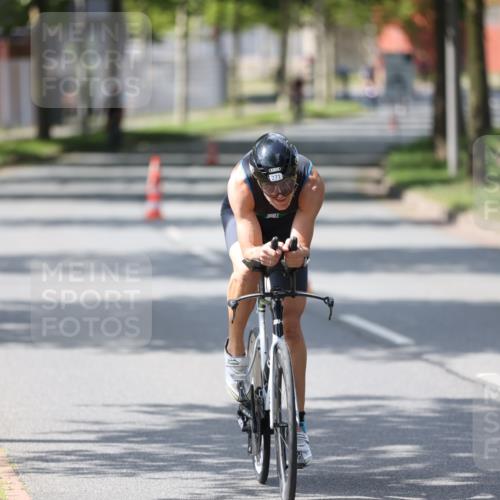 10.08.2025 - GEWOBA Citytriathlon Bremen Yannick Fuchs http://msf.ph/oto/8550945 10.08.2025 14:15:53 Radfahren 43, 46, 72, 74, 92, 98, 129, 187, 271 meine-sportfotos.de