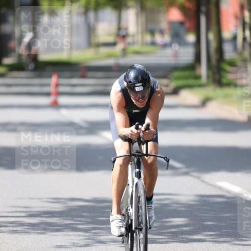 10.08.2025 - GEWOBA Citytriathlon Bremen Yannick Fuchs http://msf.ph/oto/8550946 10.08.2025 14:15:53 Radfahren 43, 46, 72, 74, 92, 98, 129, 187, 271 meine-sportfotos.de