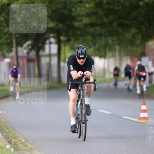 10.08.2025 - GEWOBA Citytriathlon Bremen Yannick Fuchs http://msf.ph/oto/8550947 10.08.2025 12:27:10 Radfahren 607, 633, 703, 727, 918, 962, 1003 meine-sportfotos.de