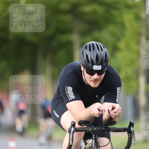 10.08.2025 - GEWOBA Citytriathlon Bremen Yannick Fuchs http://msf.ph/oto/8550954 10.08.2025 12:27:11 Radfahren 586, 607, 633, 727, 918, 962, 1003 meine-sportfotos.de
