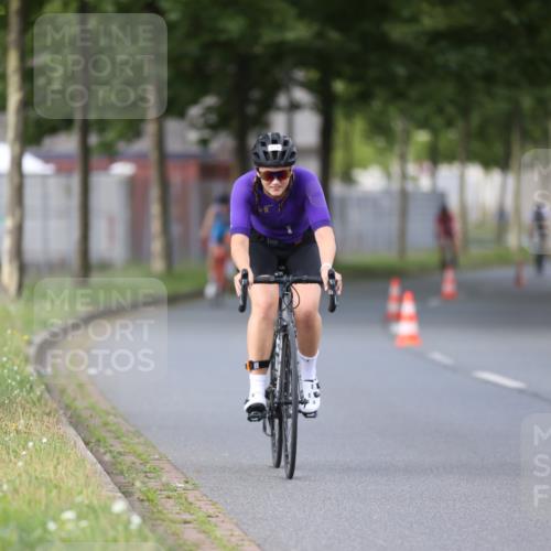 10.08.2025 - GEWOBA Citytriathlon Bremen Yannick Fuchs http://msf.ph/oto/8550957 10.08.2025 12:27:13 Radfahren 586, 607, 633, 727, 792, 918, 962, 1003 meine-sportfotos.de