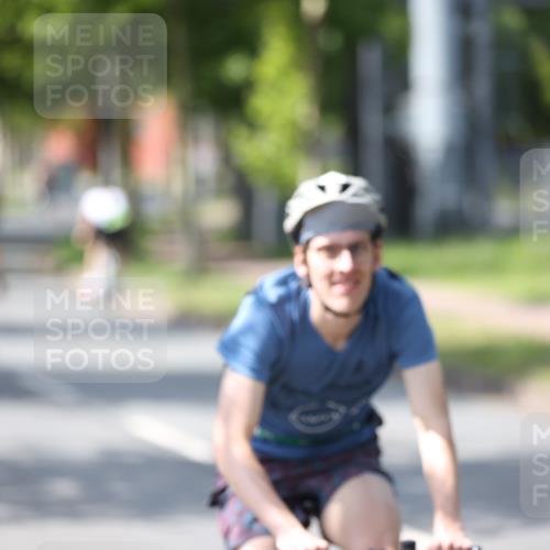 10.08.2025 - GEWOBA Citytriathlon Bremen Yannick Fuchs http://msf.ph/oto/8550960 10.08.2025 14:16:08 Radfahren 2, 23, 24, 38, 43, 46, 48, 62, 65, 92, 129, 271 meine-sportfotos.de
