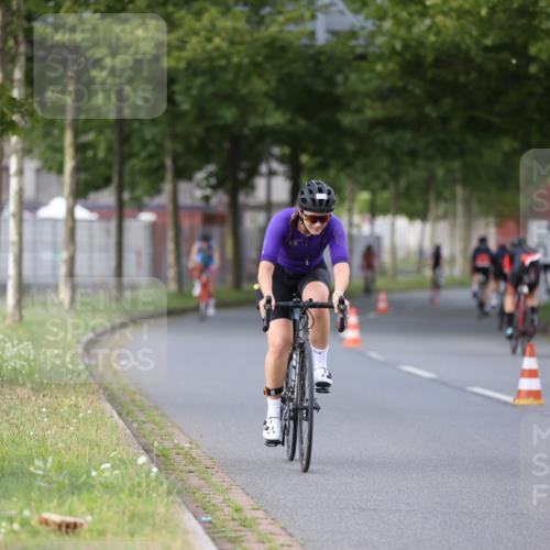 10.08.2025 - GEWOBA Citytriathlon Bremen Yannick Fuchs http://msf.ph/oto/8550961 10.08.2025 12:27:13 Radfahren 586, 607, 633, 727, 792, 918, 962, 1003 meine-sportfotos.de