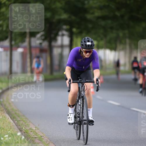 10.08.2025 - GEWOBA Citytriathlon Bremen Yannick Fuchs http://msf.ph/oto/8550963 10.08.2025 12:27:14 Radfahren 586, 607, 633, 727, 792, 918, 962, 1003 meine-sportfotos.de