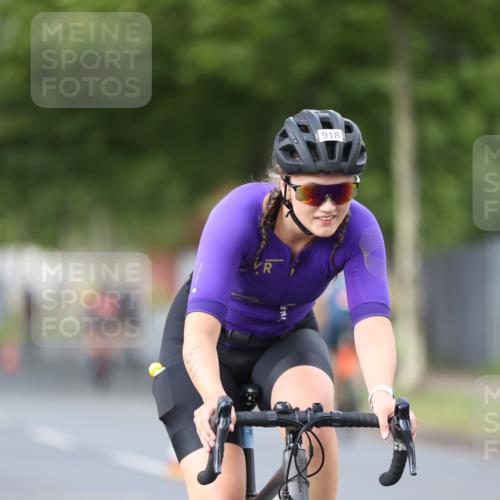 10.08.2025 - GEWOBA Citytriathlon Bremen Yannick Fuchs http://msf.ph/oto/8550967 10.08.2025 12:27:14 Radfahren 586, 607, 633, 727, 792, 918, 962, 1003 meine-sportfotos.de