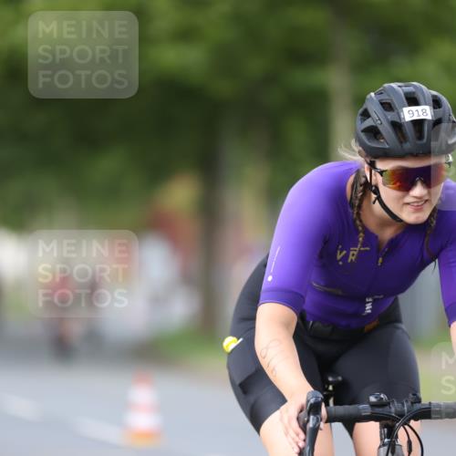10.08.2025 - GEWOBA Citytriathlon Bremen Yannick Fuchs http://msf.ph/oto/8550969 10.08.2025 12:27:15 Radfahren 586, 607, 633, 727, 792, 918, 962, 1003 meine-sportfotos.de