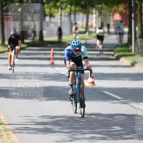 10.08.2025 - GEWOBA Citytriathlon Bremen Yannick Fuchs http://msf.ph/oto/8550977 10.08.2025 14:16:11 Radfahren 2, 23, 24, 38, 43, 46, 48, 62, 65, 92, 129 meine-sportfotos.de