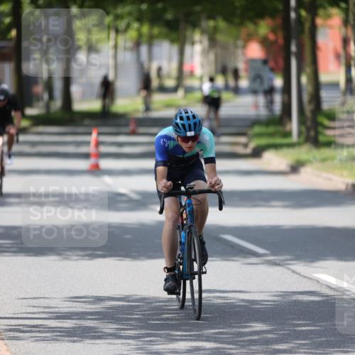10.08.2025 - GEWOBA Citytriathlon Bremen Yannick Fuchs http://msf.ph/oto/8550980 10.08.2025 14:16:11 Radfahren 2, 23, 24, 38, 43, 46, 48, 62, 65, 92, 129 meine-sportfotos.de