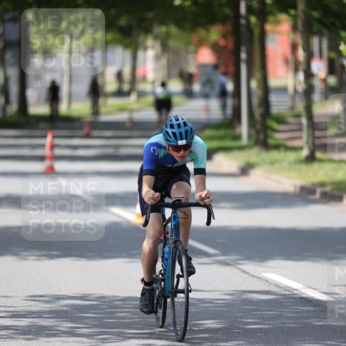 10.08.2025 - GEWOBA Citytriathlon Bremen Yannick Fuchs http://msf.ph/oto/8550982 10.08.2025 14:16:11 Radfahren 2, 23, 24, 38, 43, 46, 48, 62, 65, 92, 129 meine-sportfotos.de