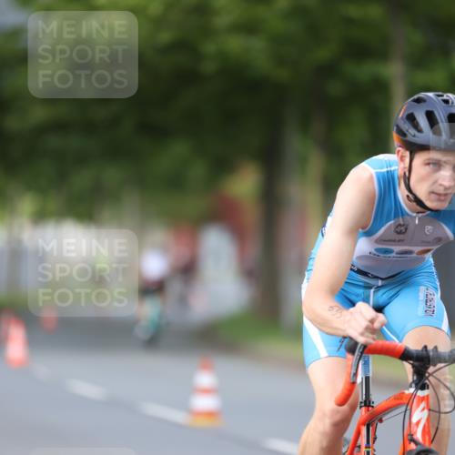 10.08.2025 - GEWOBA Citytriathlon Bremen Yannick Fuchs http://msf.ph/oto/8550983 10.08.2025 12:27:19 Radfahren 586, 607, 633, 792, 835, 918, 962 meine-sportfotos.de